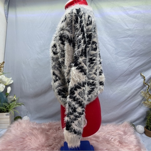 Crewneck
Cliche Aztec Sweaters - Picture 5 of 13